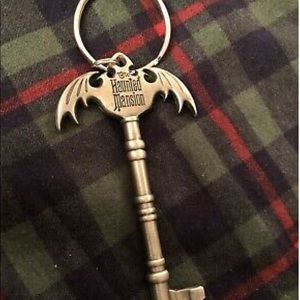 🔑NWT Disney Haunted House Skeleton Key Chain